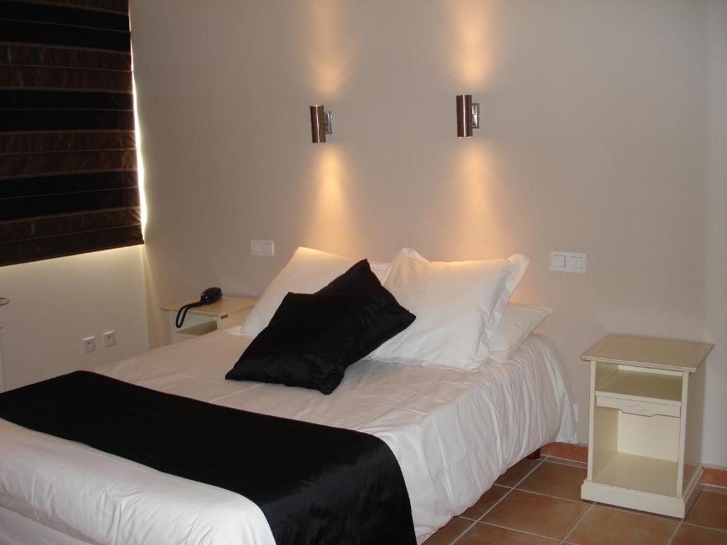 Hotel Logis Auberge Côté Jardin à Lézignan-Corbières Chambre photo