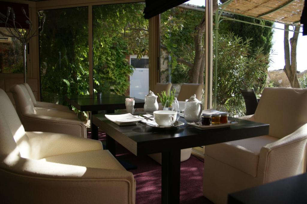 Hotel Logis Auberge Côté Jardin à Lézignan-Corbières Extérieur photo