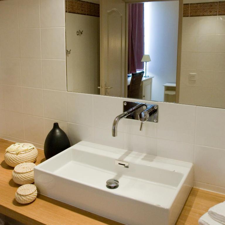 Hotel Logis Auberge Côté Jardin à Lézignan-Corbières Chambre photo