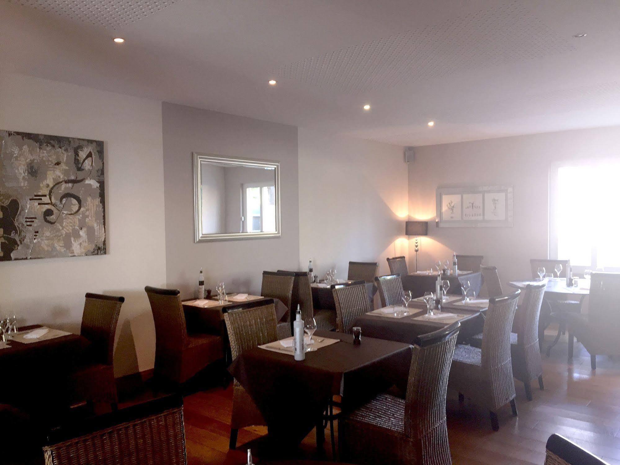 Hotel Logis Auberge Côté Jardin à Lézignan-Corbières Extérieur photo